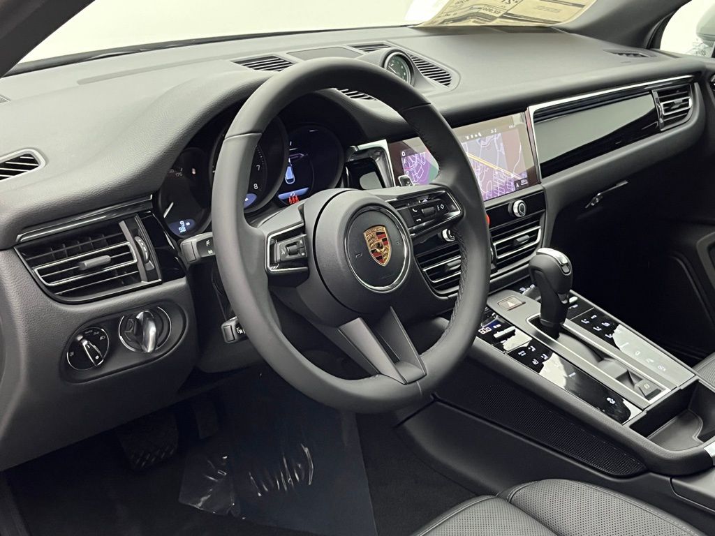 Thumbnail: 2026 Porsche Macan - 4