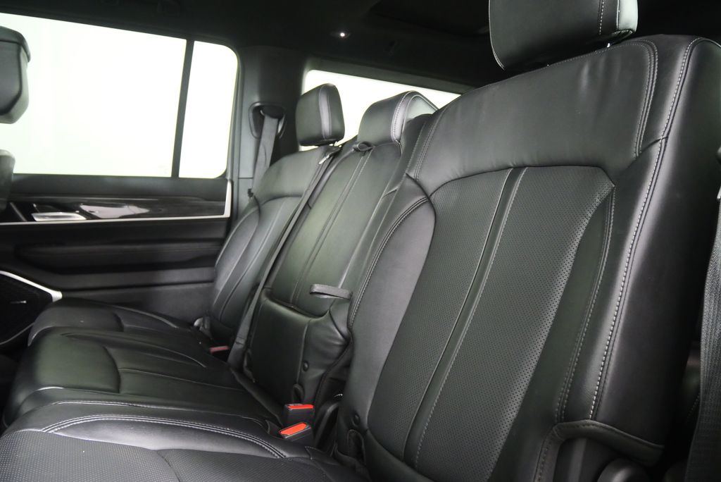 Thumbnail: 2022 Jeep Wagoneer - 16