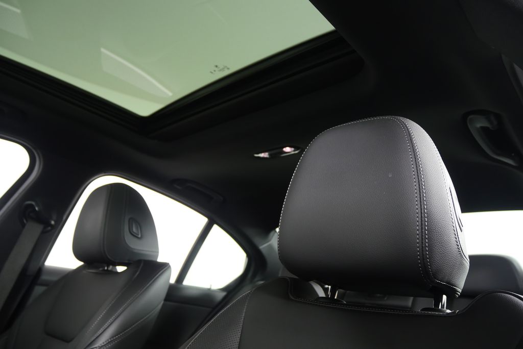 2024 BMW 3 Series 330i 12