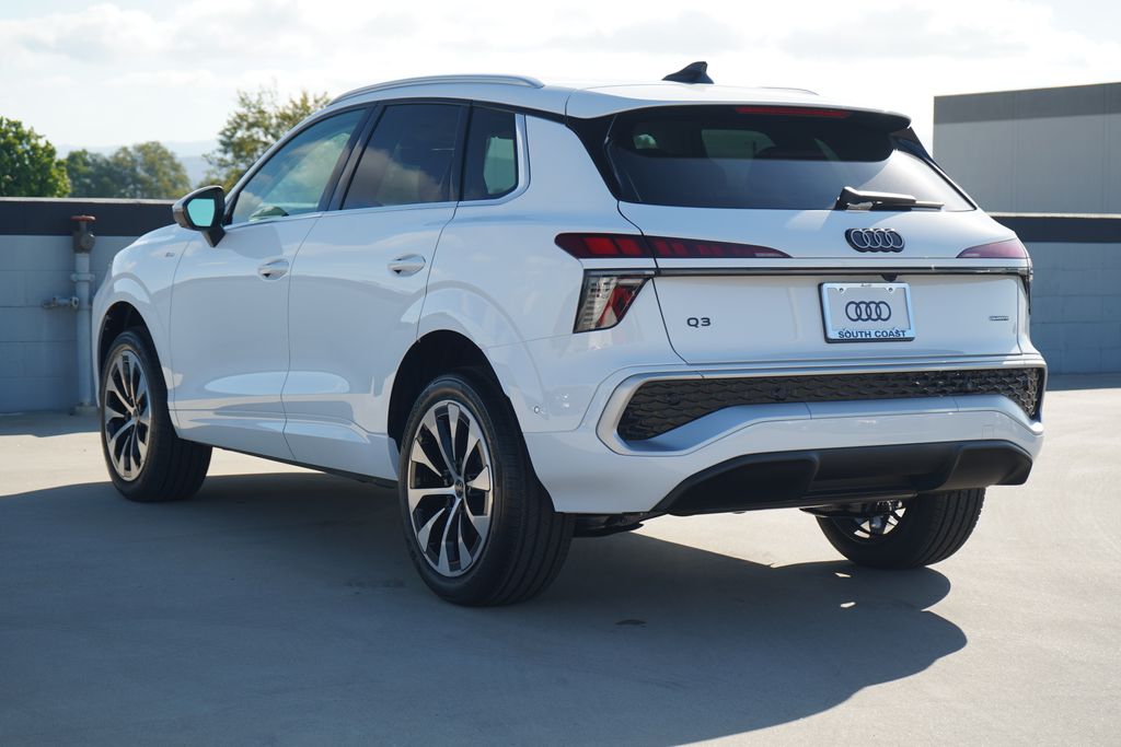 Thumbnail: 2026 Audi Q3 - 4