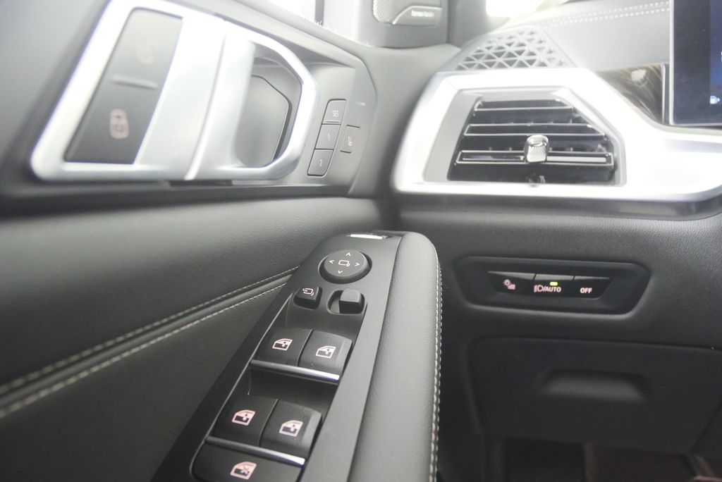 Thumbnail: 2025 BMW X5 - 21