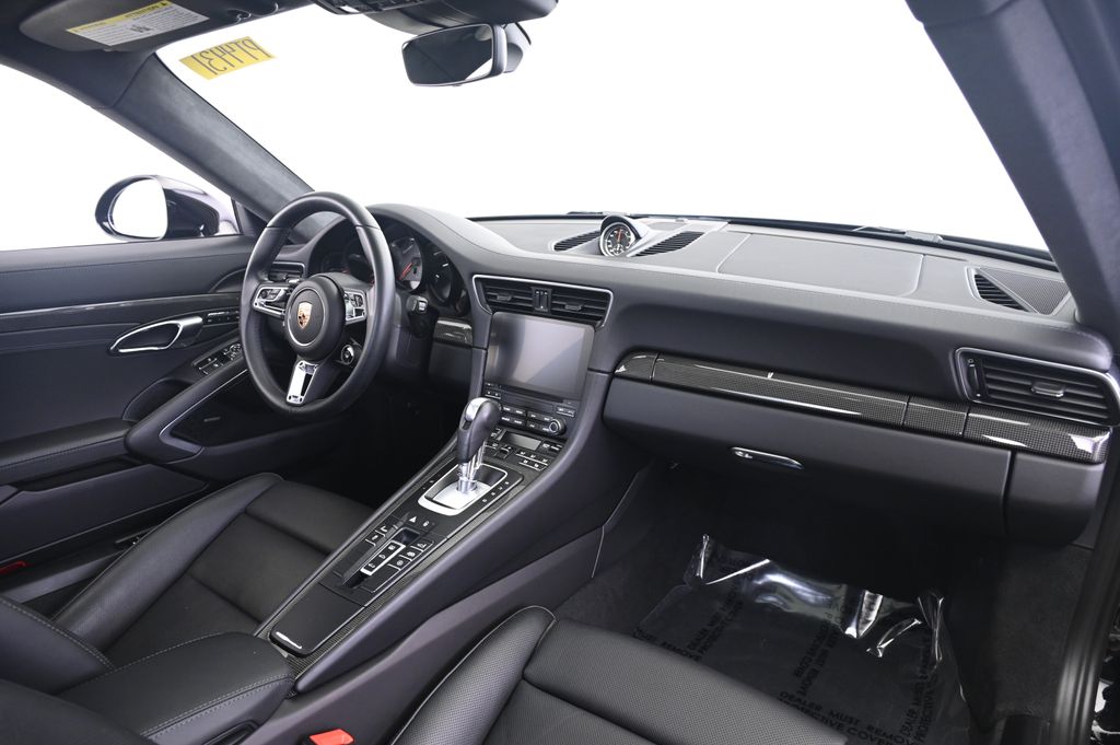 Thumbnail: 2017 Porsche 911 - 17