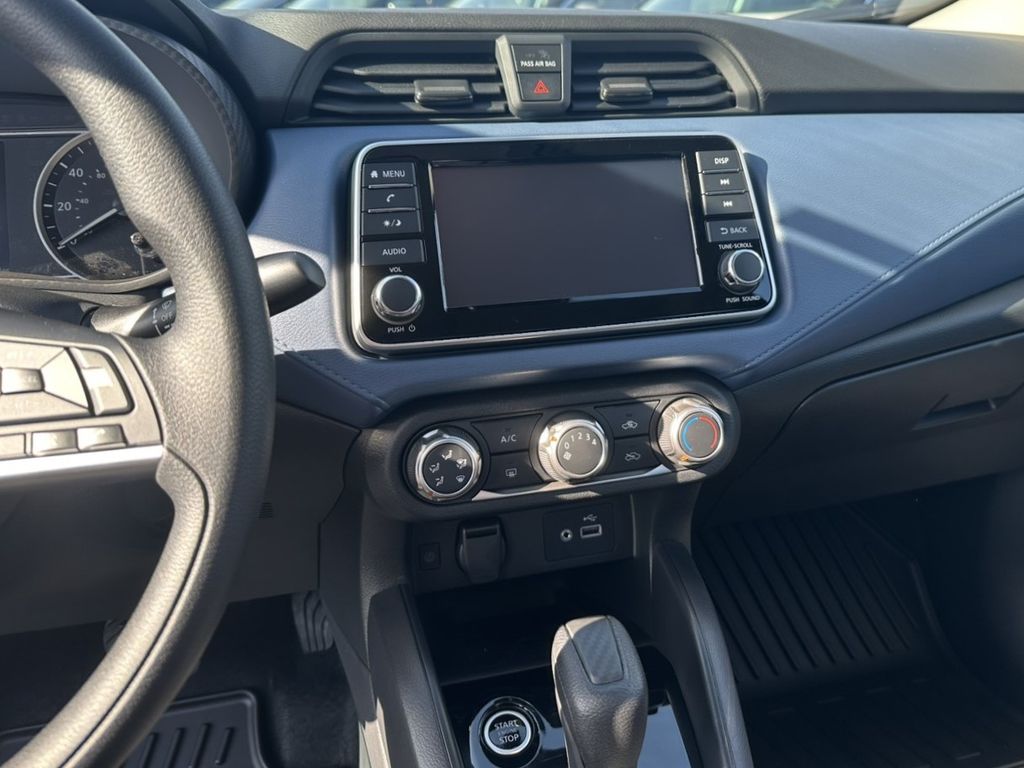 2025 Nissan Versa 1.6 SV