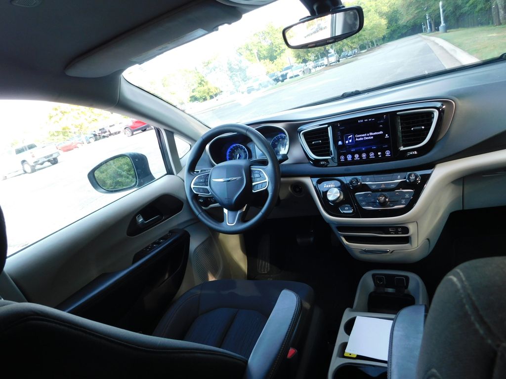 Thumbnail: 2017 Chrysler Pacifica - 3