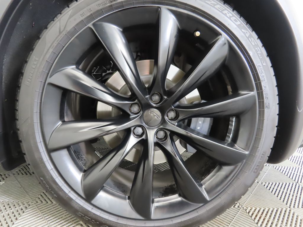 Thumbnail: 2020 Tesla Model X - 31