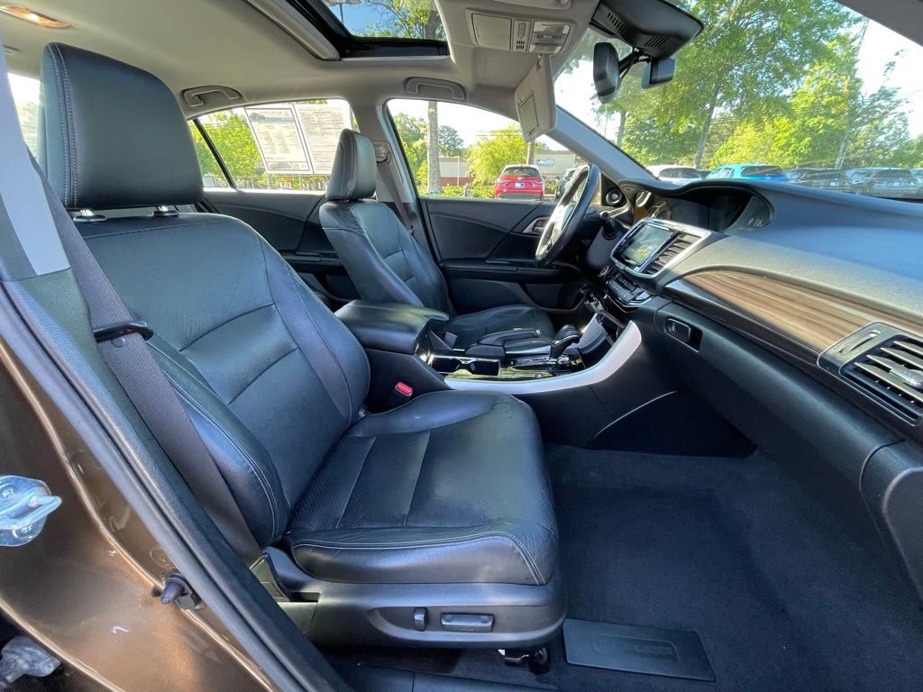 Thumbnail: 2017 Honda Accord - 32