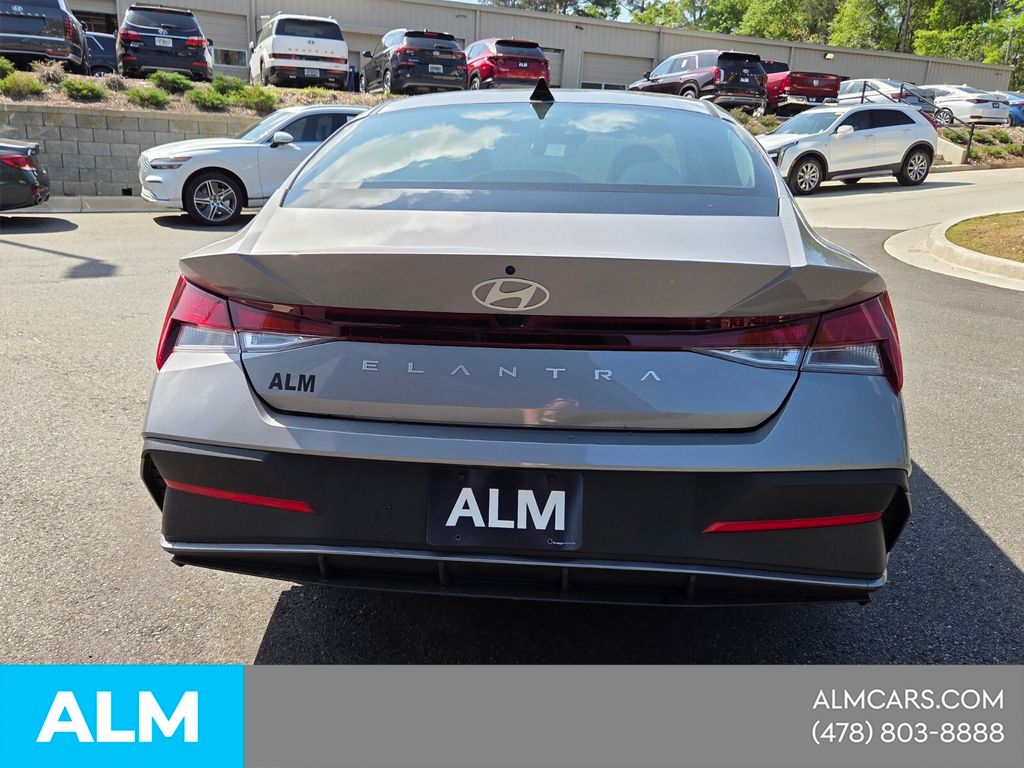 Used 2024 Silver Hyundai SE image 12