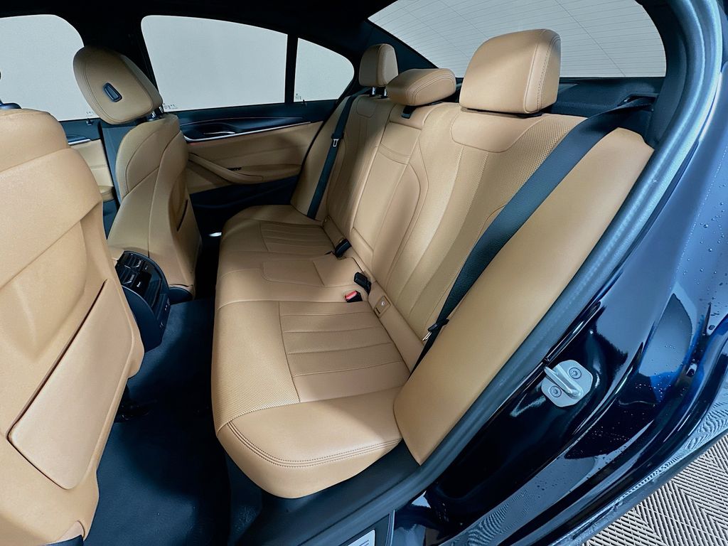 Thumbnail: 2023 BMW 5 Series - 25