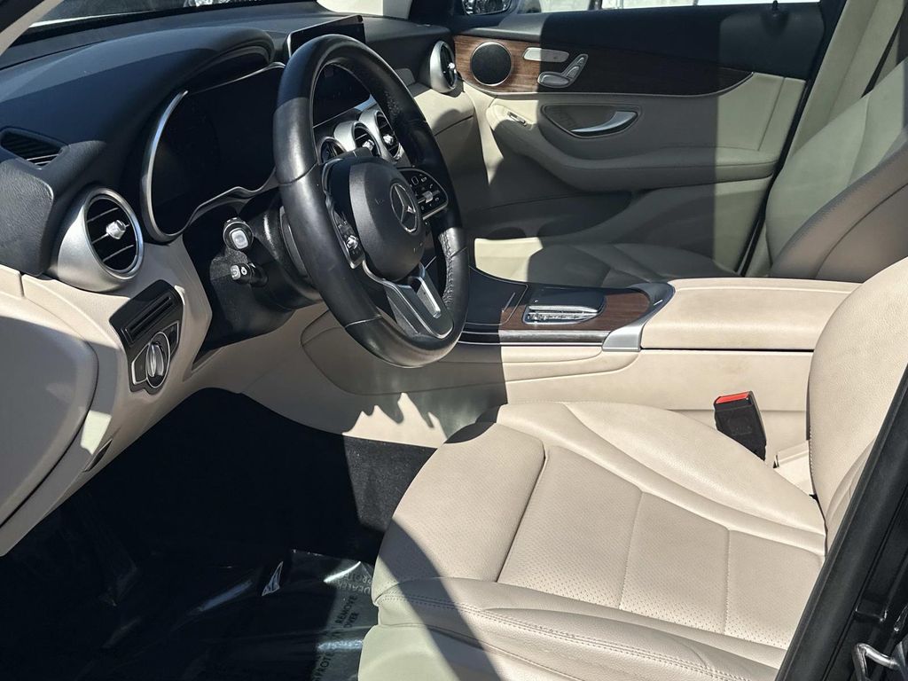 Thumbnail: 2022 Mercedes-Benz GLC - 17