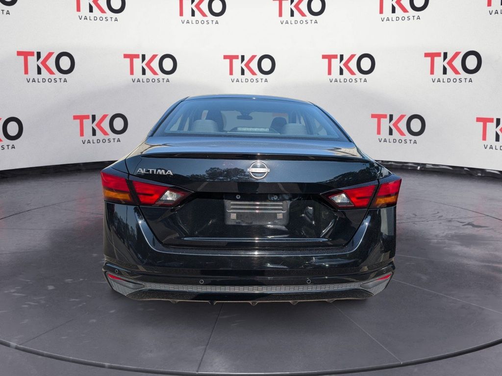 Used 2024 Nissan Altima Sedan