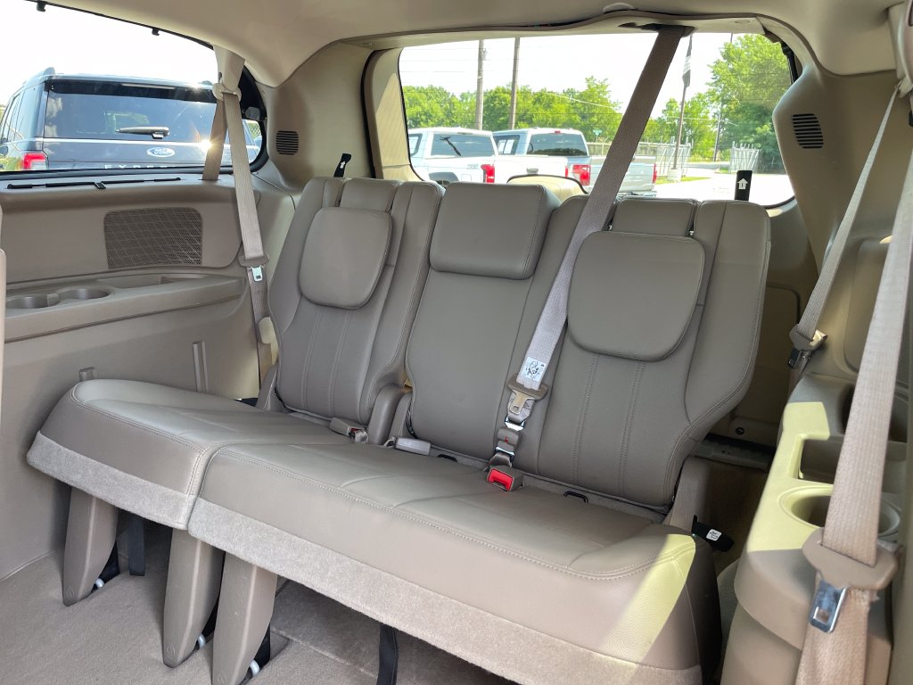 2013 Chrysler Town & Country #20