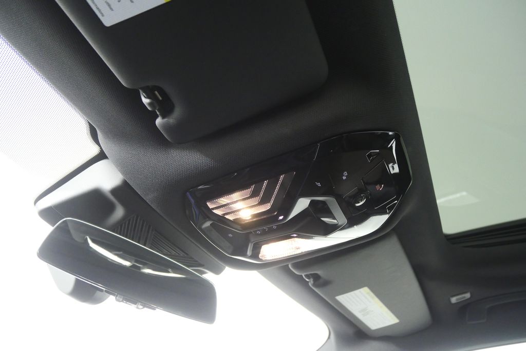 Thumbnail: 2025 BMW 5 Series - 24