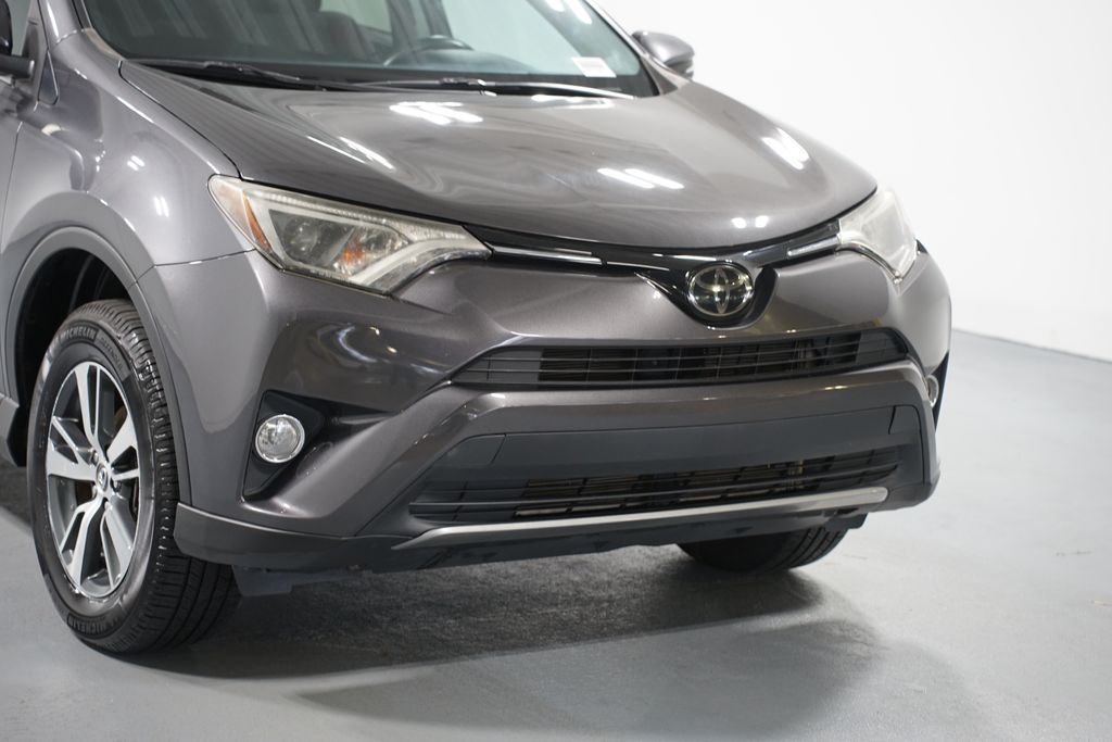 Thumbnail: 2017 Toyota RAV4 - 4