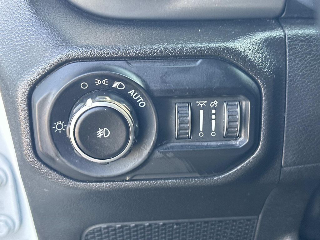 Used 2022 White Jeep Unlimited Sahara image 30