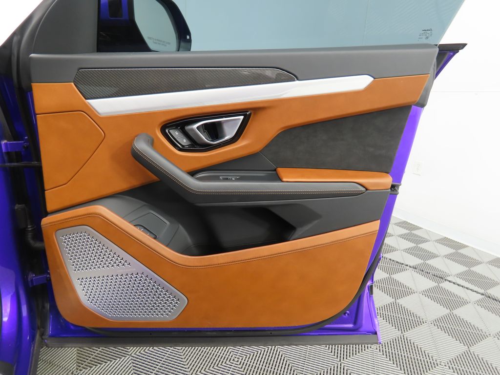 Thumbnail: 2022 Lamborghini Urus - 26