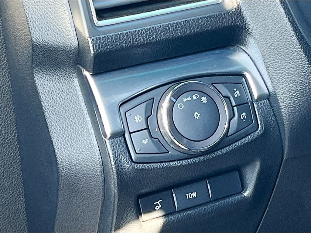 Used 2017 Quartz Metallic Ford Sport image 10