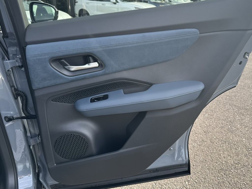 2025 Nissan Ariya PLATINUM+ e-4ORCE