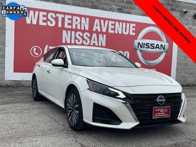 Pearl White Tricoat 2023 Nissan Altima 2.5 SV AWD Sedan All-Wheel Drive Continuously Variable Transmission