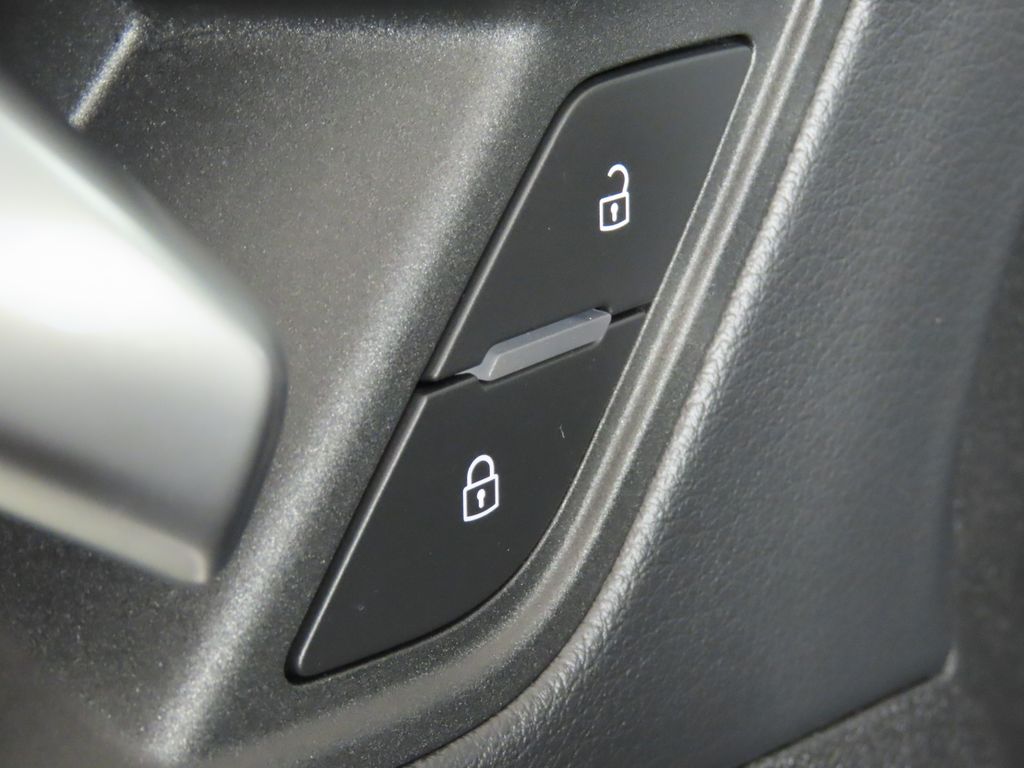 Thumbnail: 2025 Audi Q3 - 31