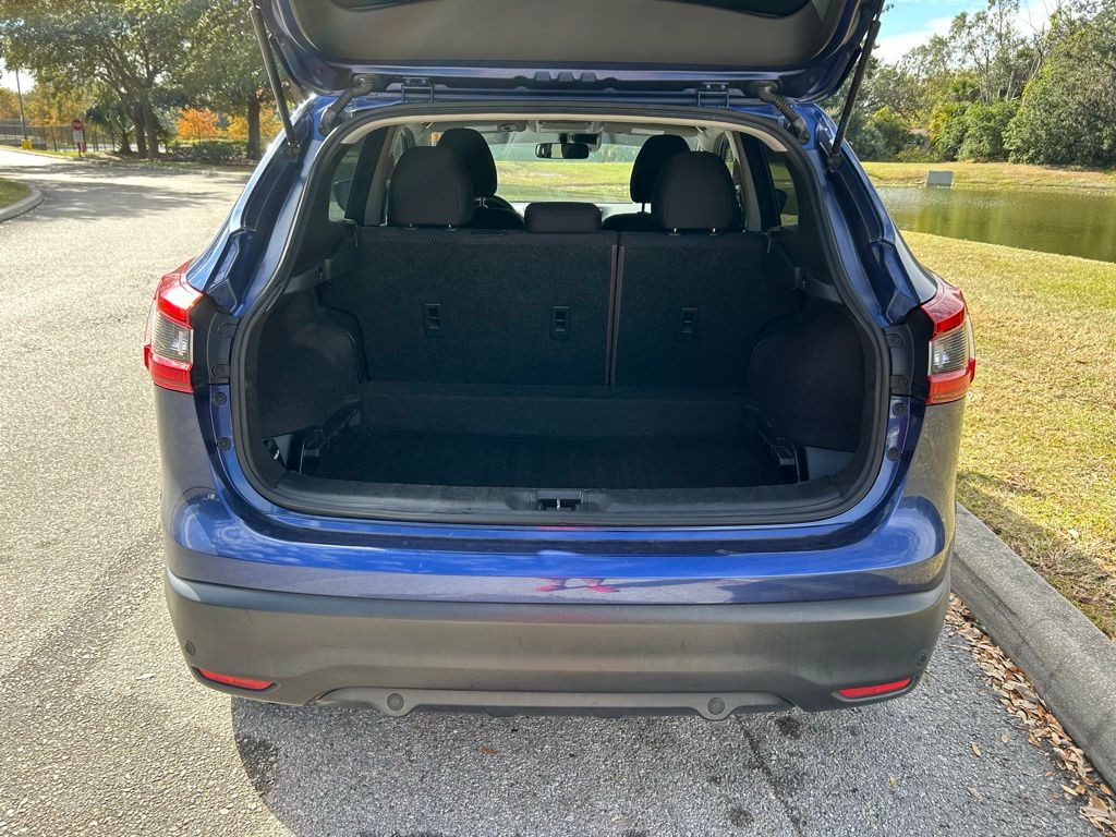 Thumbnail: 2020 Nissan Rogue Sport - 10