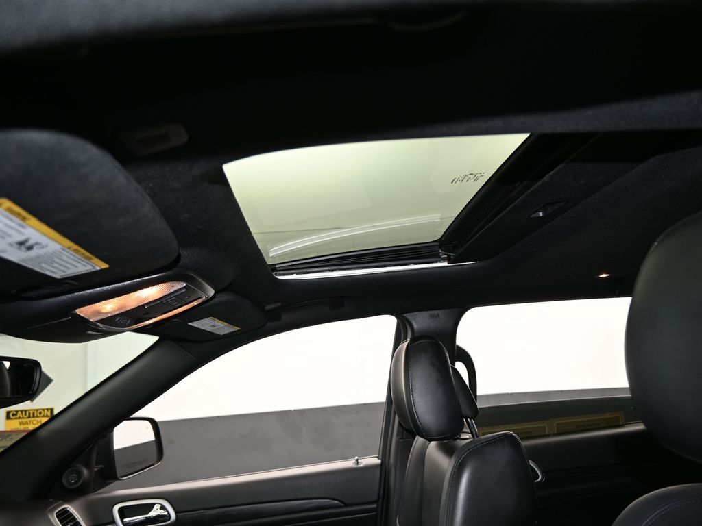 Used 2020 Diamond Black Crystal Pearlcoat Jeep Altitude image 11