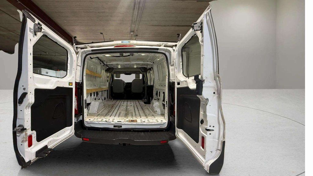 Used 2018 Oxford White Ford Base image 21