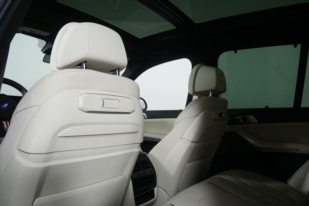 Thumbnail: 2026 BMW X5 - 16