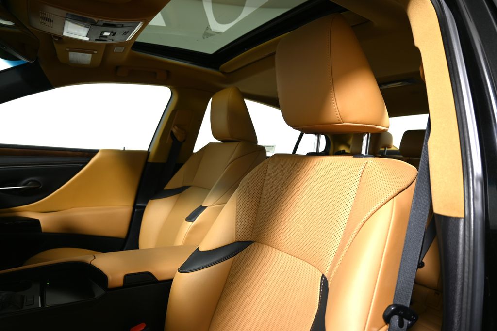 Thumbnail: 2025 Lexus ES - 16