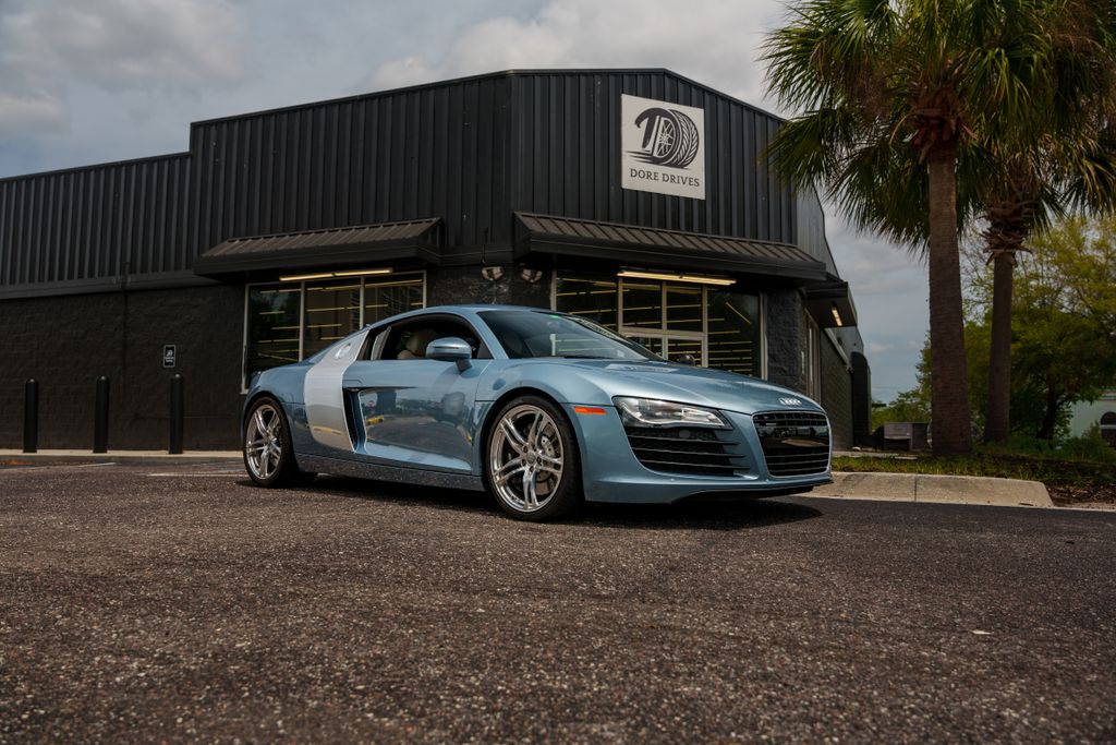 Jet Blue Metallic/Ice Silver 2010 Audi R8 4.2 quattro Coupe AWD Coupe All-Wheel Drive 6-Speed Automatic