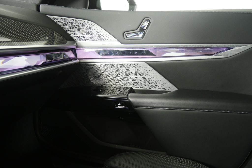 Thumbnail: 2023 BMW 7 Series - 31