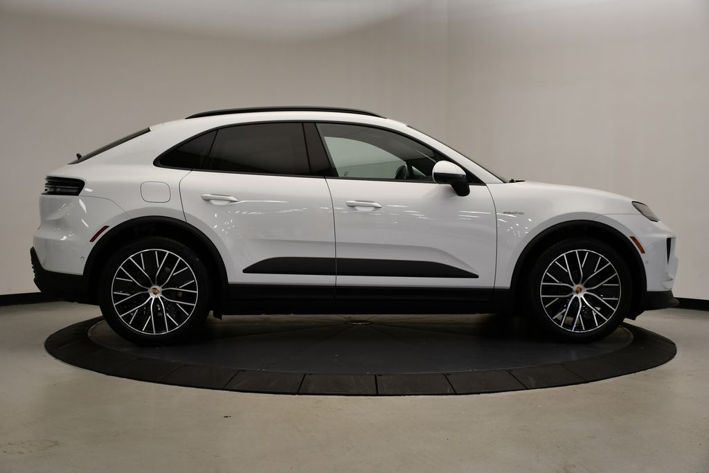 Thumbnail: 2025 Porsche Macan - 8