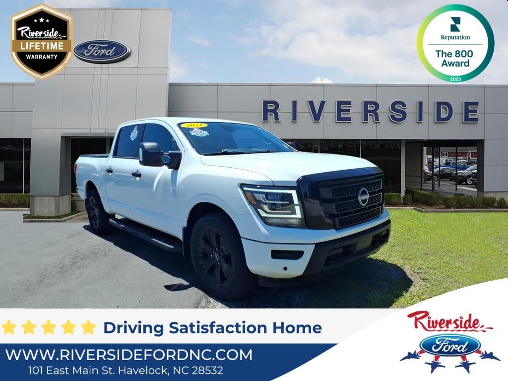 Glacier White 2023 Nissan Titan SV Crew Cab 4WD Pickup Truck Four-Wheel Drive 9-Speed Automatic