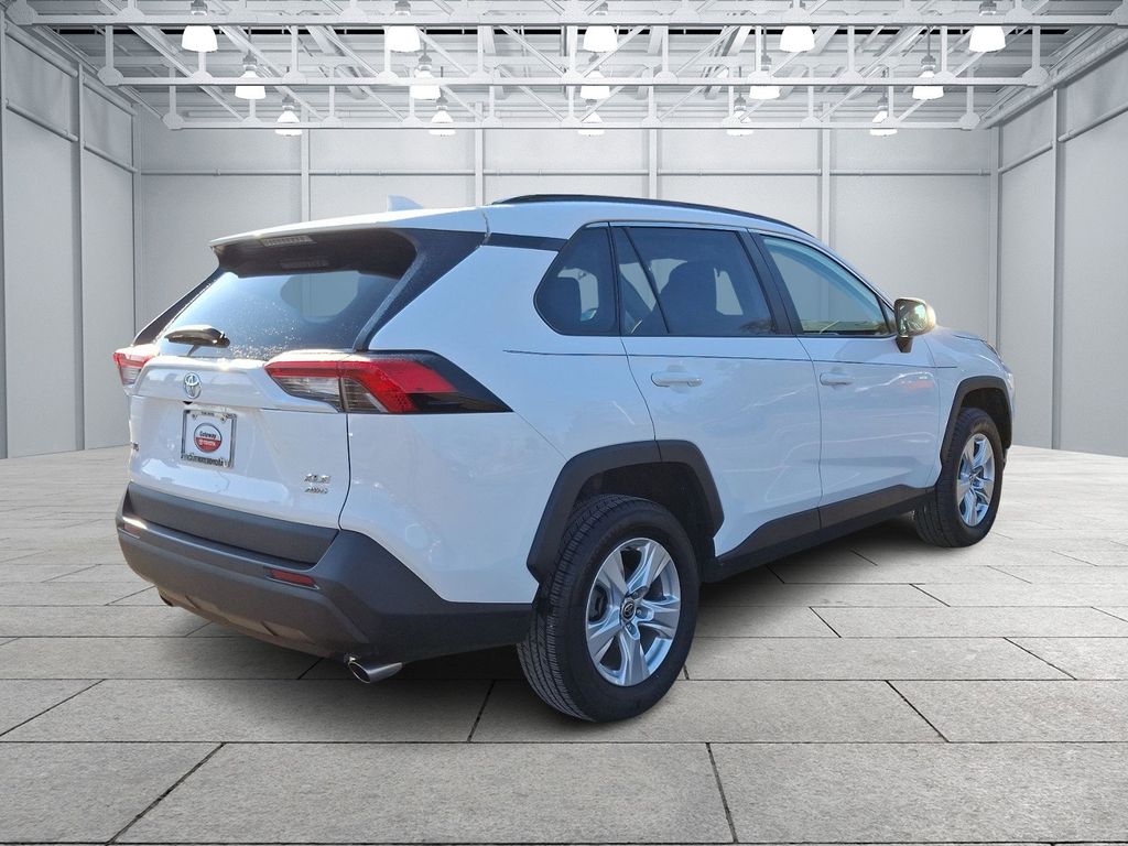 2021 Toyota RAV4 XLE 4