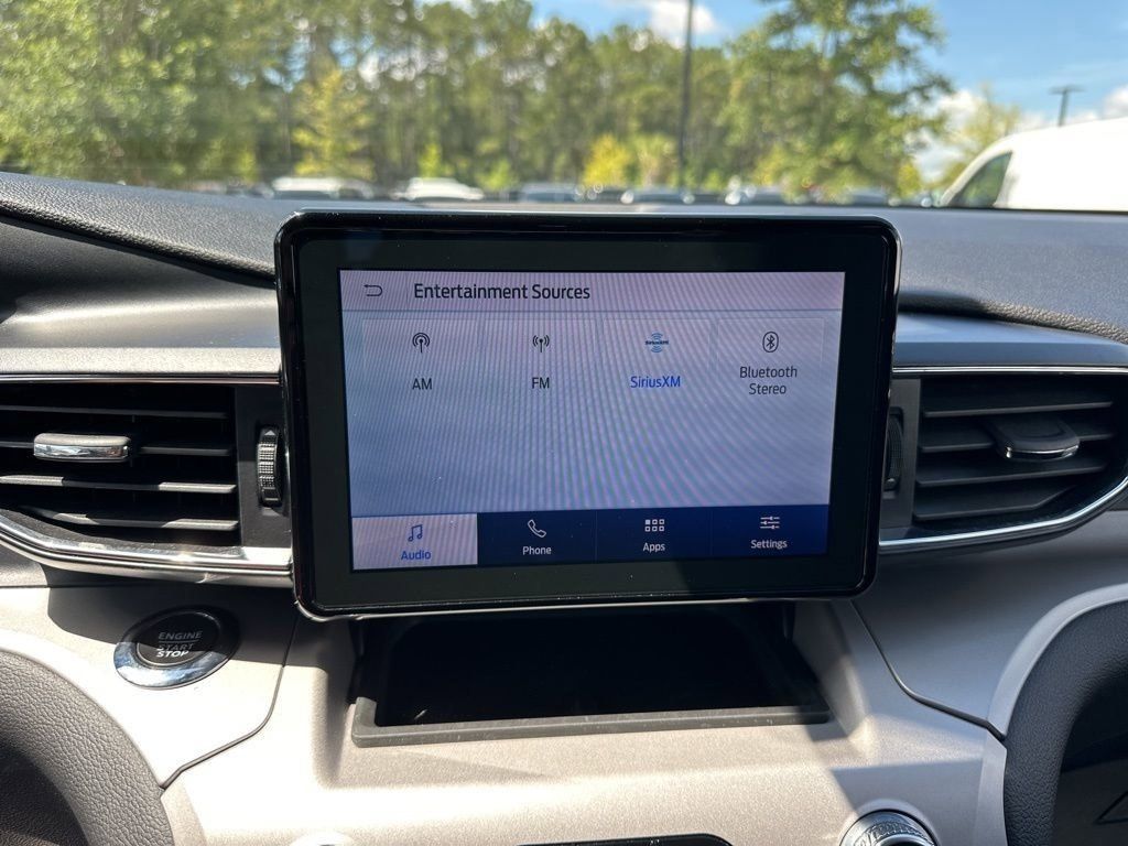 2024 Silver Metallic Ford Explorer XLT RWD SUV