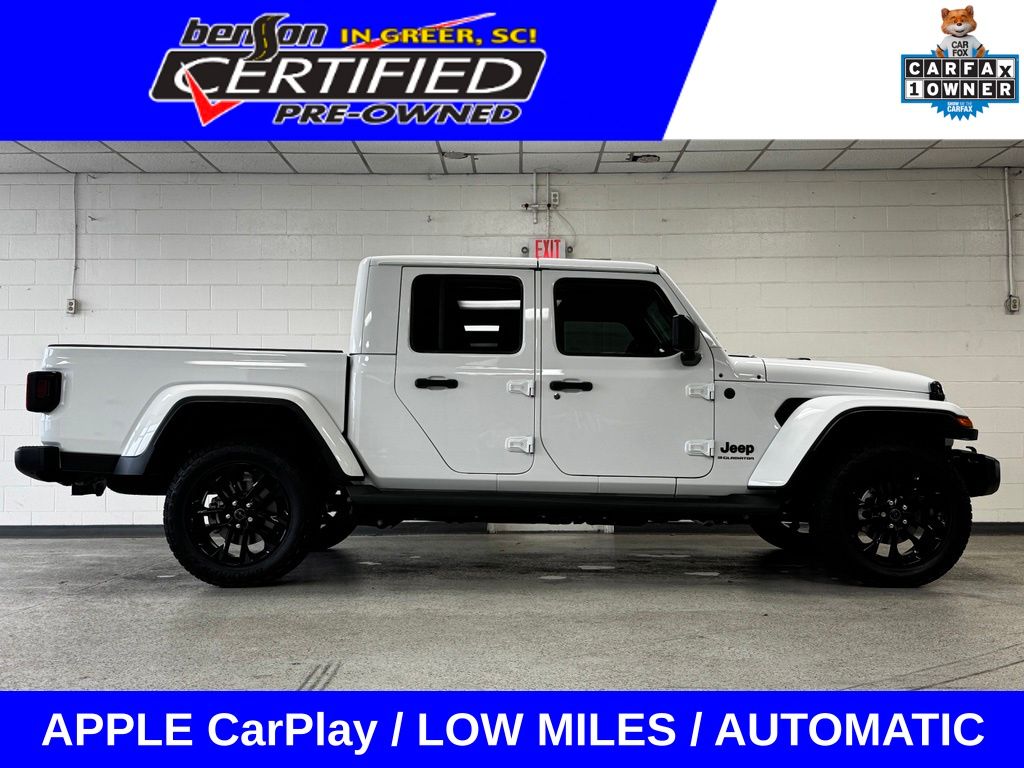 Bright White Clearcoat 2024 Jeep Gladiator Pickup Truck Four-Wheel Drive 8-Speed Automatic