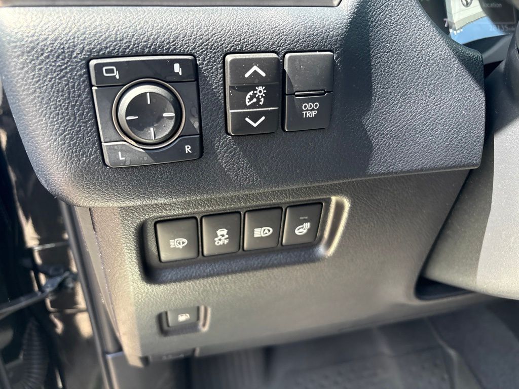 Thumbnail: 2023 Lexus GX - 13