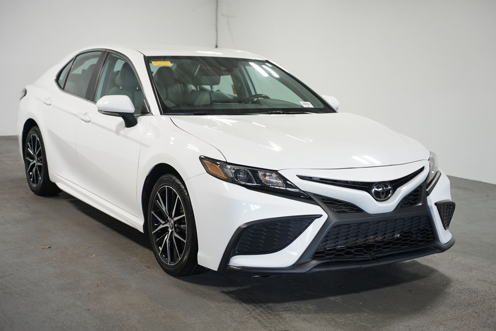 2023 Toyota Camry SE 3