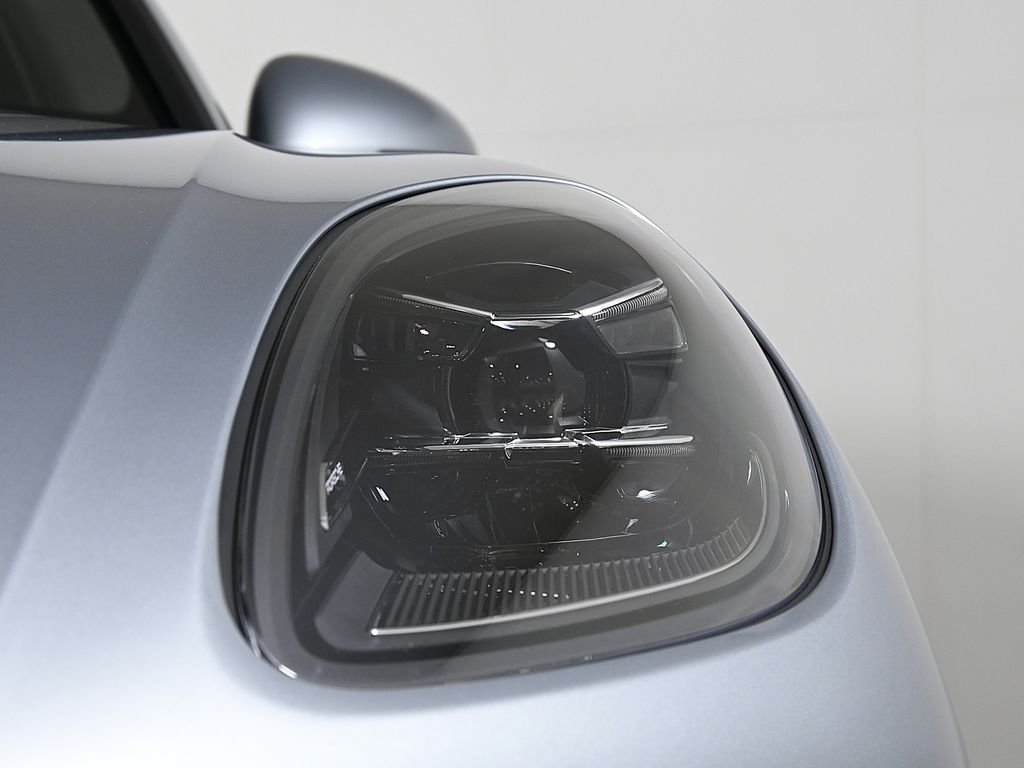 Thumbnail: 2024 Porsche Macan - 11