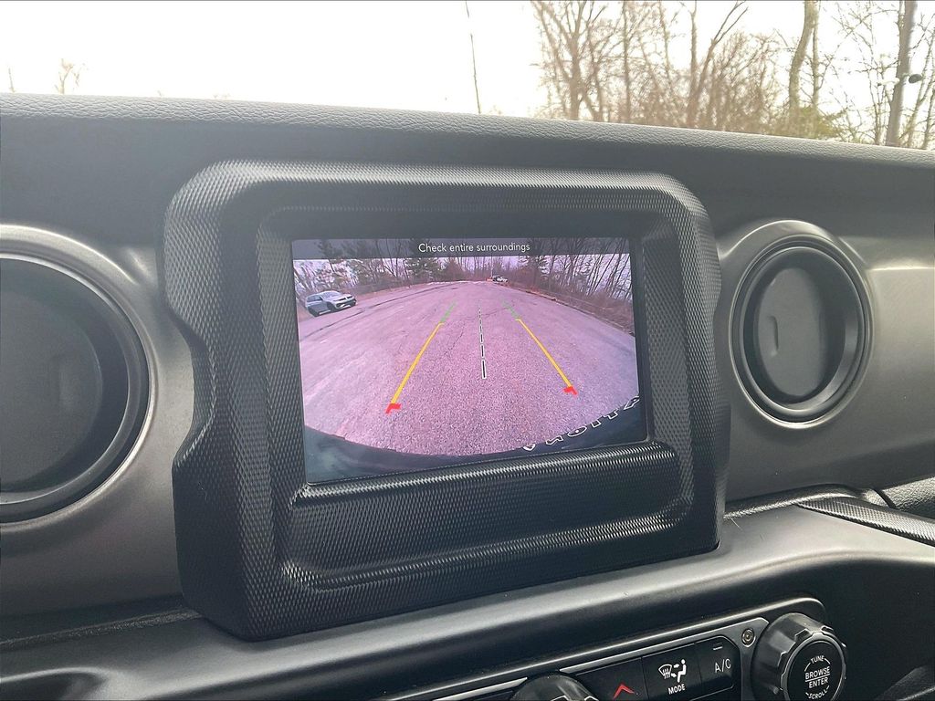 2023 Jeep Wrangler — photo 19