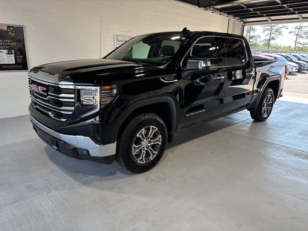 2025 GMC Sierra 4WD Crew Cab Short Box SLT's photo