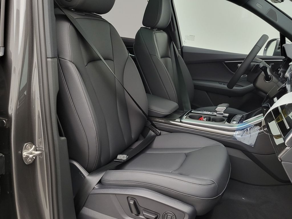 Thumbnail: 2026 Audi Q7 - 15