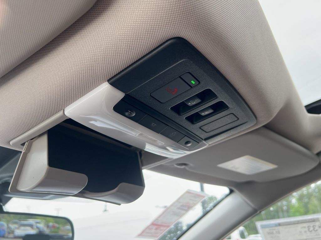 2025 Everest White Pearl Nissan Rogue SV FWD SUV