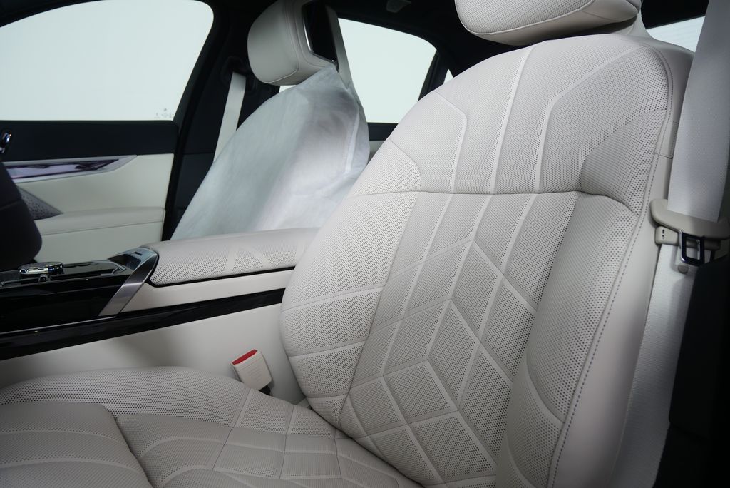 Thumbnail: 2026 BMW 7 Series - 11