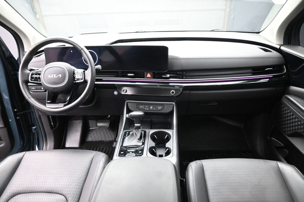 Used 2025 Kia Carnival Van
