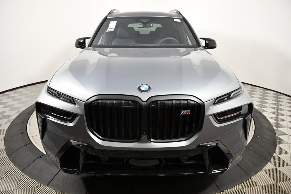 2025 BMW X7 M60i 8