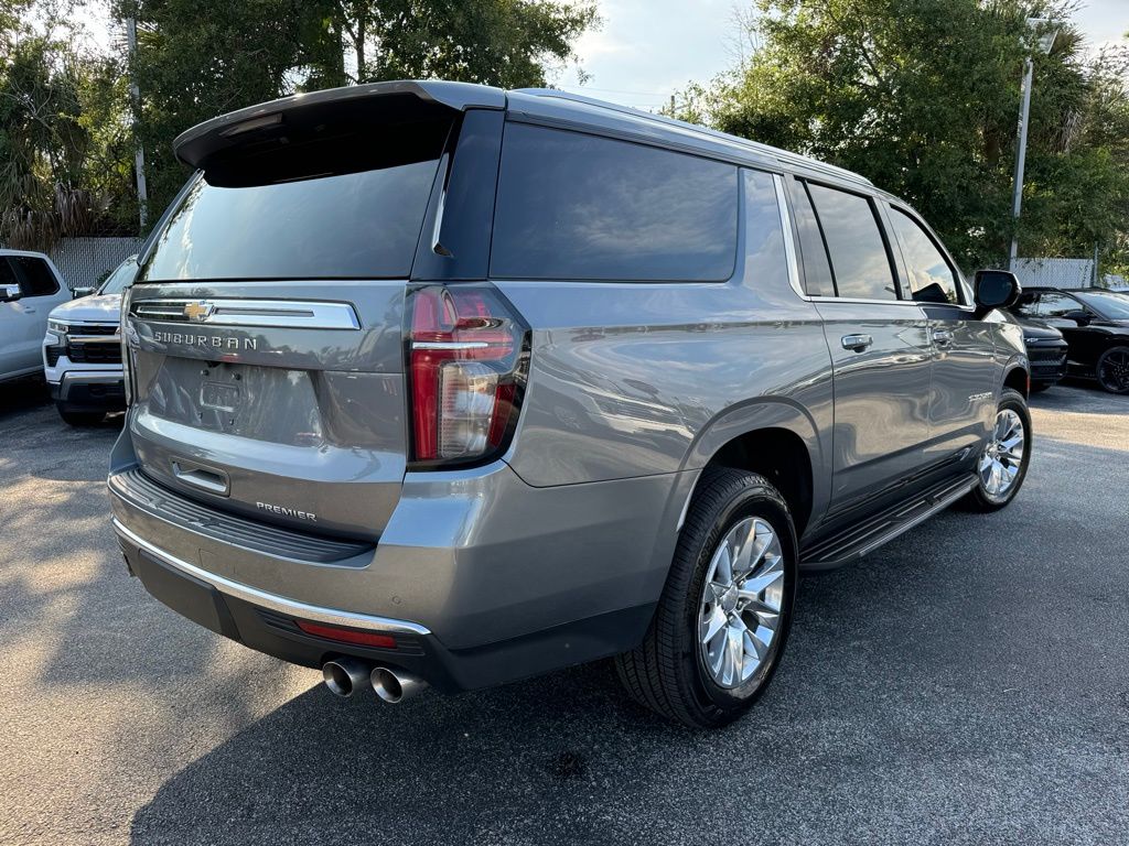 2022 Chevrolet Suburban Premier 8