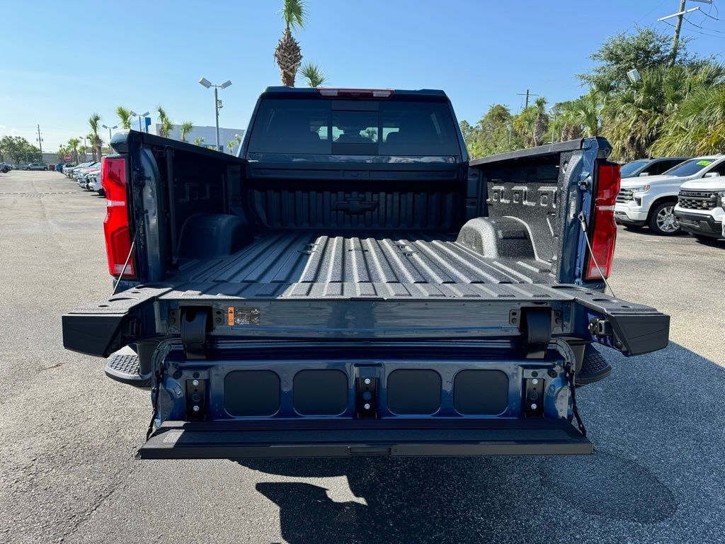 2025 Chevrolet Silverado 2500HD LT 11