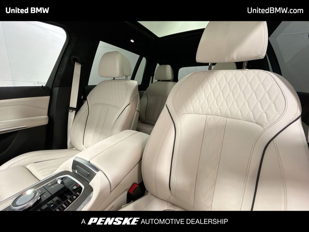 Thumbnail: 2026 BMW X7 - 13