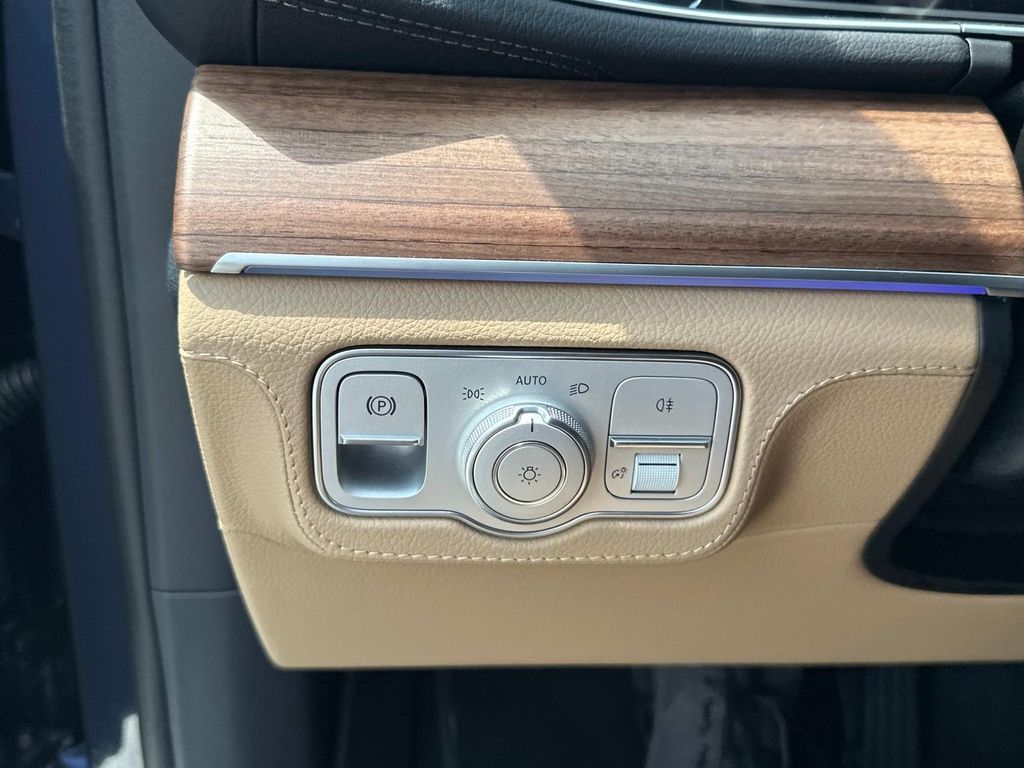 Thumbnail: 2026 Mercedes-Benz GLE - 14