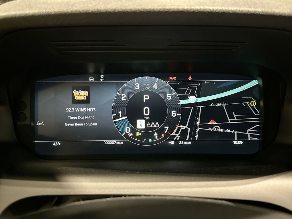 Thumbnail: 2026 Land Rover Discovery Sport - 15